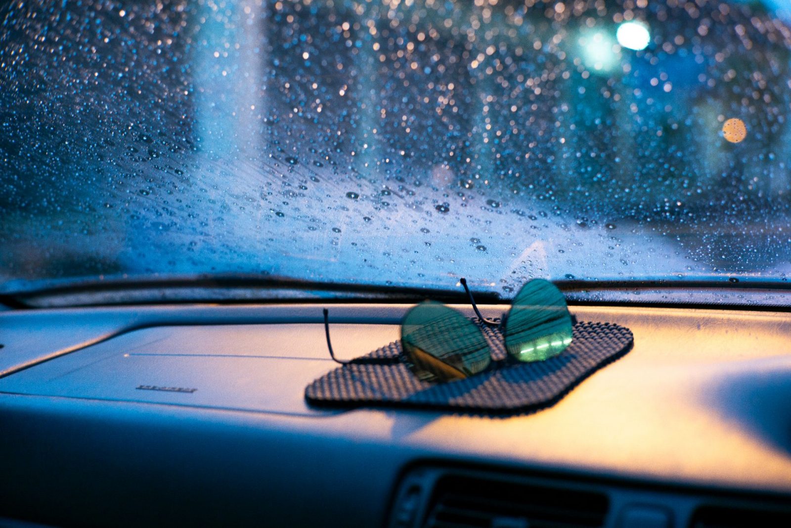 Hydrophobe Glasbeschichtungen im Vergleich